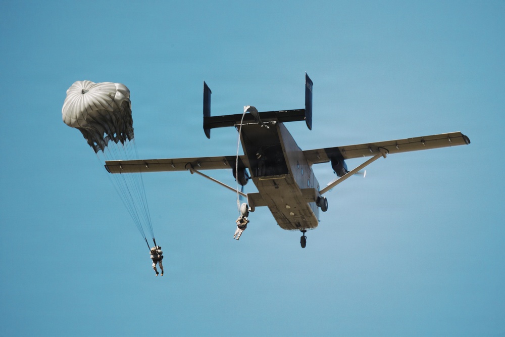 11th MEU Maritime Raid Force Conducts Static Line and Military Free Fall Training