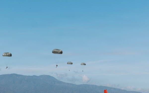 11th MEU Maritime Raid Force Conducts Static Line and Military Free Fall Training