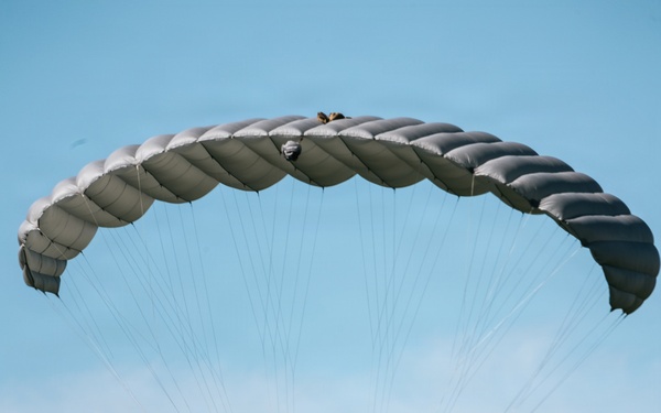 11th MEU Maritime Raid Force Conducts Static Line and Military Free Fall Training