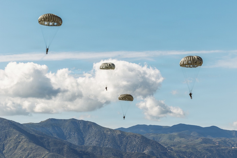 11th MEU Maritime Raid Force Conducts Static Line and Military Free Fall Training