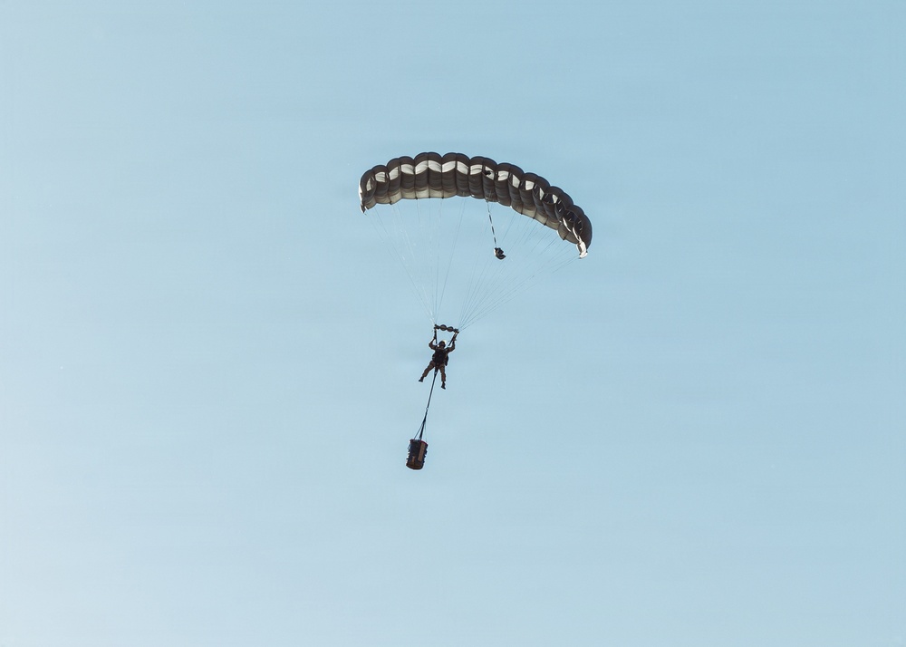 11th MEU Maritime Raid Force Conducts Static Line and Military Free Fall Training