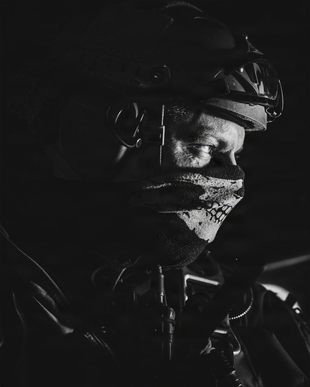 11th MEU Maritime Raid Force Conducts Static Line and Military Free Fall Training