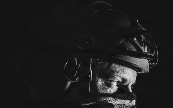 11th MEU Maritime Raid Force Conducts Static Line and Military Free Fall Training