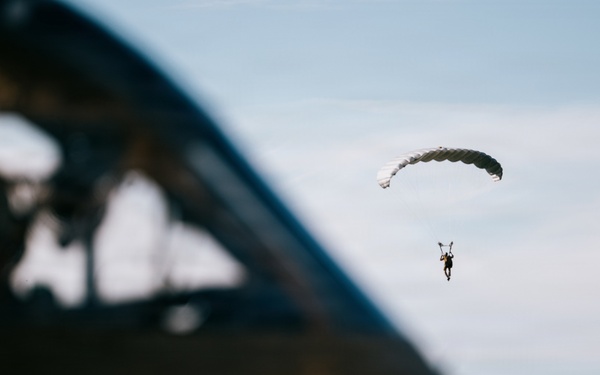 11th MEU Maritime Raid Force Conducts Static Line and Military Free Fall Training