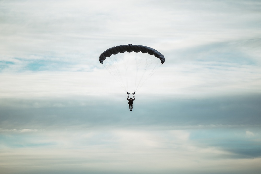 11th MEU Maritime Raid Force Conducts Static Line and Military Free Fall Training