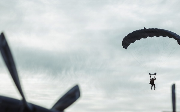 11th MEU Maritime Raid Force Conducts Static Line and Military Free Fall Training