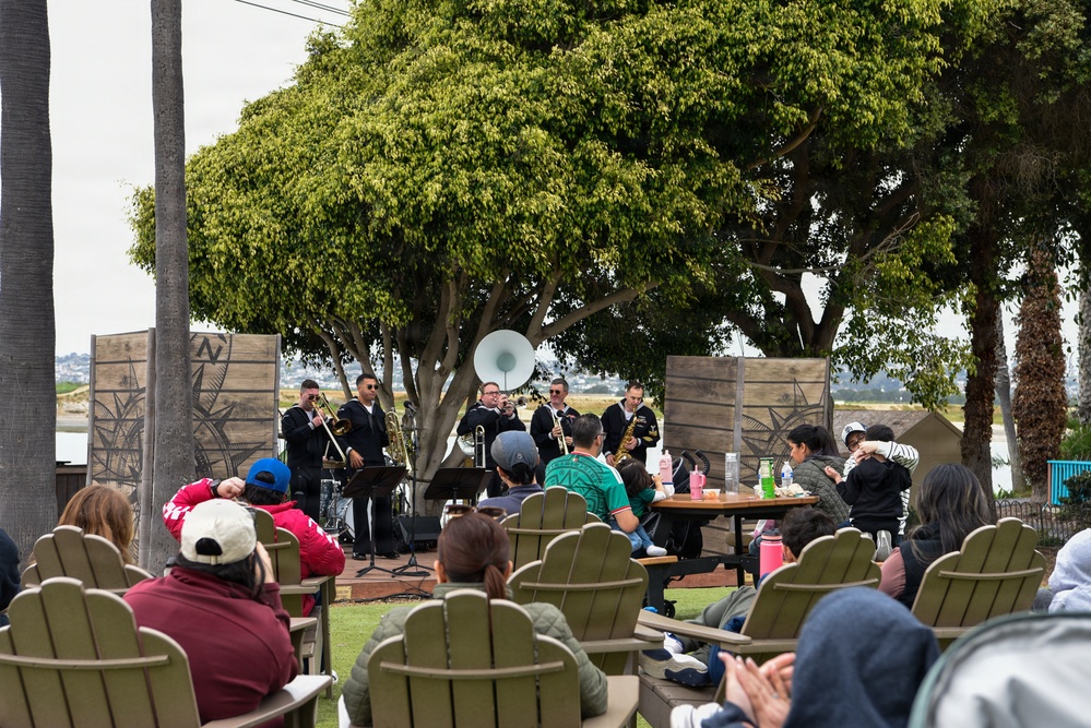 Navy Band Southwest Performs at Sea World’s Presidents Day Military Appreciation Weekend