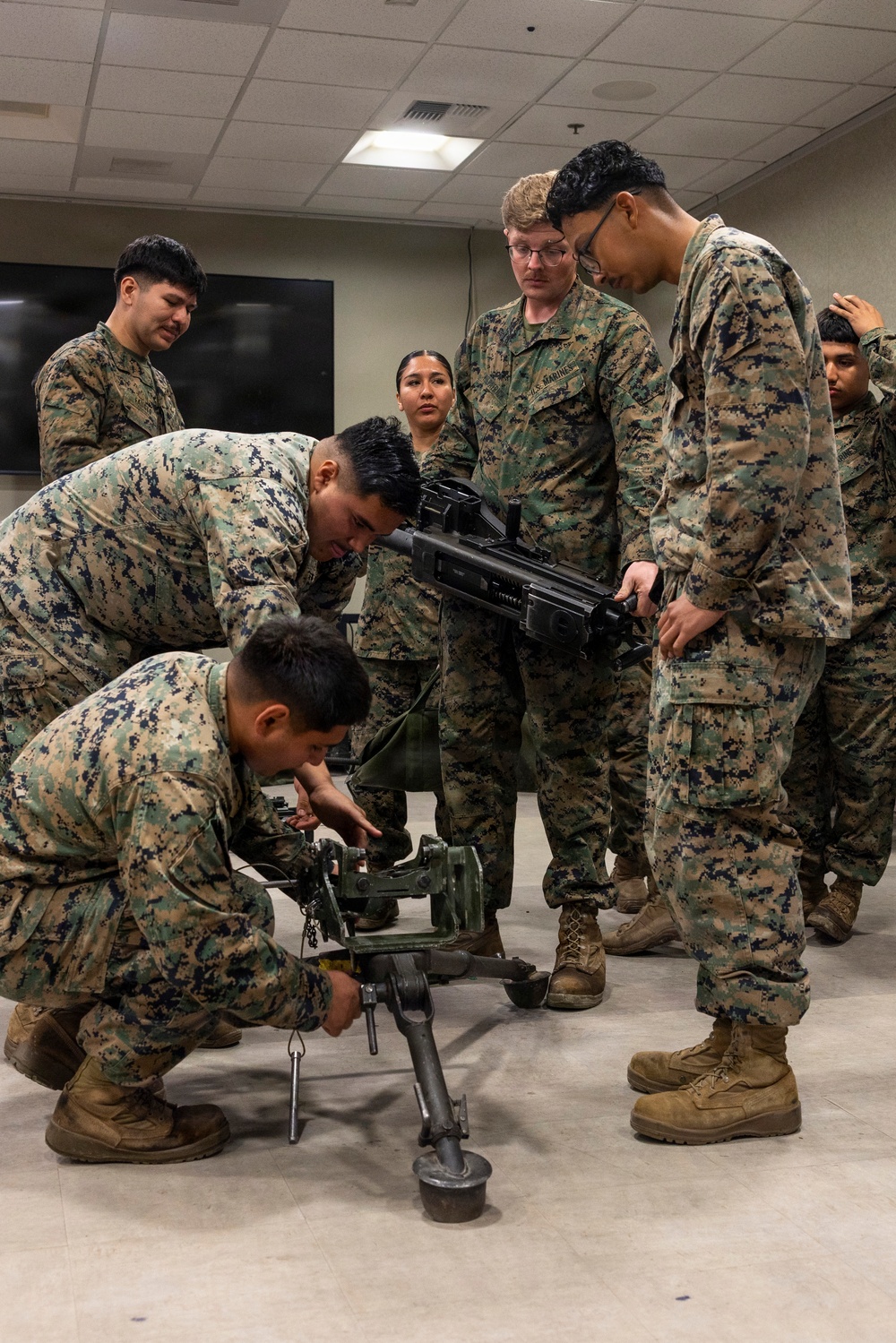 I MEF Marines participate in a basic machine gun course