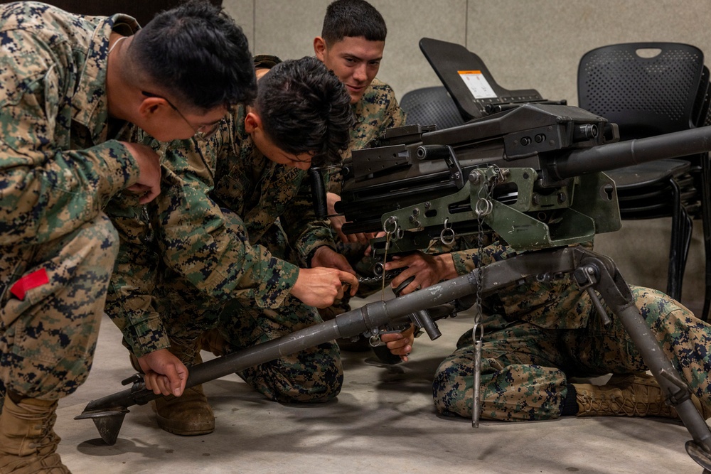 I MEF Marines participate in a basic machine gun course