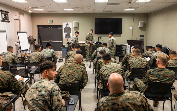 I MEF Marines participate in a basic machine gun course
