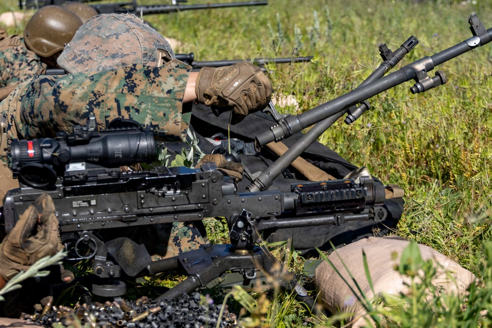 I MEF Marines conduct a machine gun range