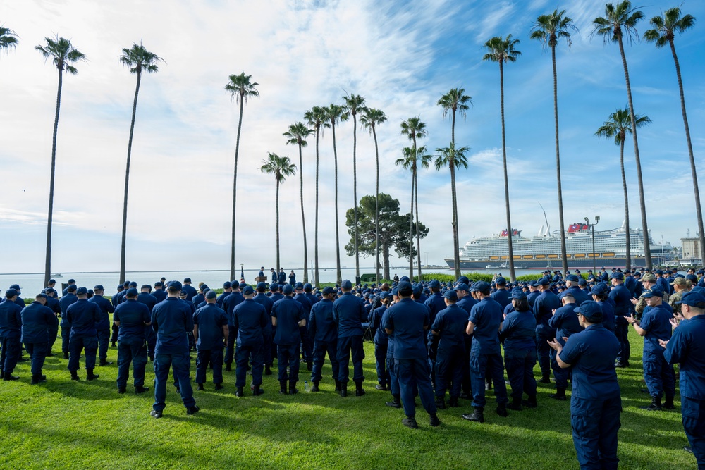 Coast Guard Commandant visits units in Los Angeles area