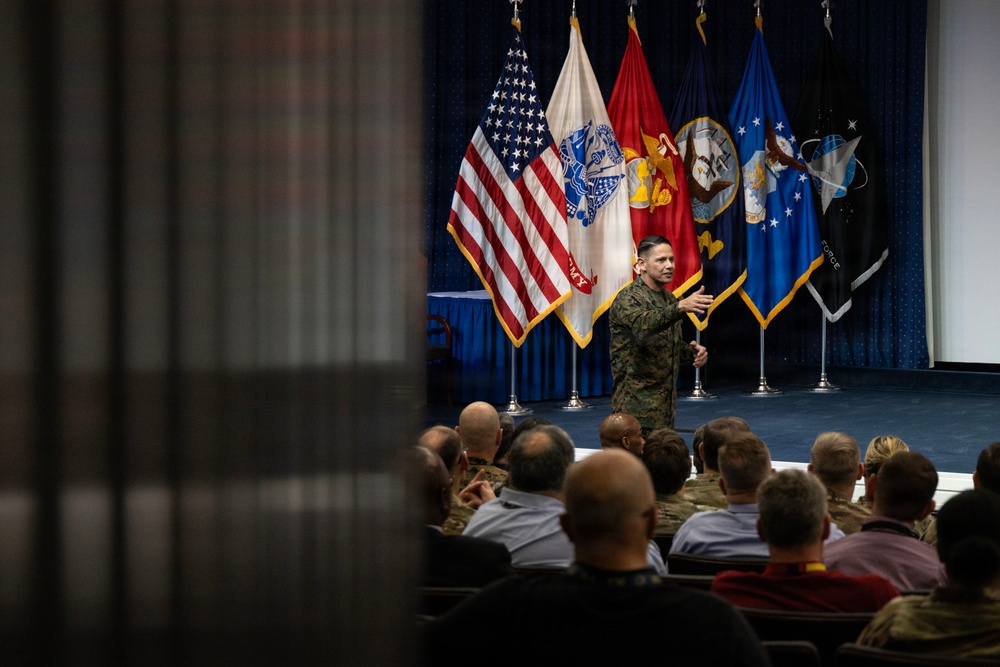 SMMC visits Defense Logistics Agency