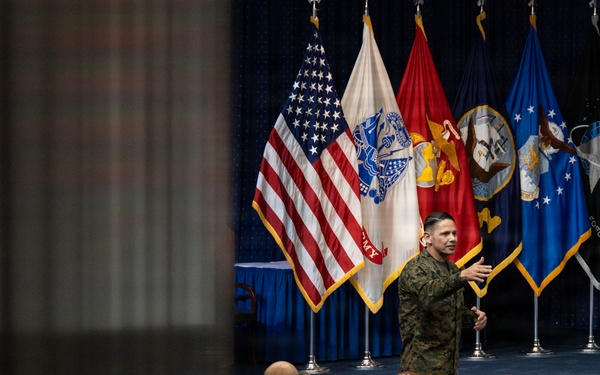 SMMC visits Defense Logistics Agency