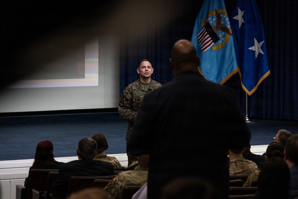 SMMC visits Defense Logistics Agency