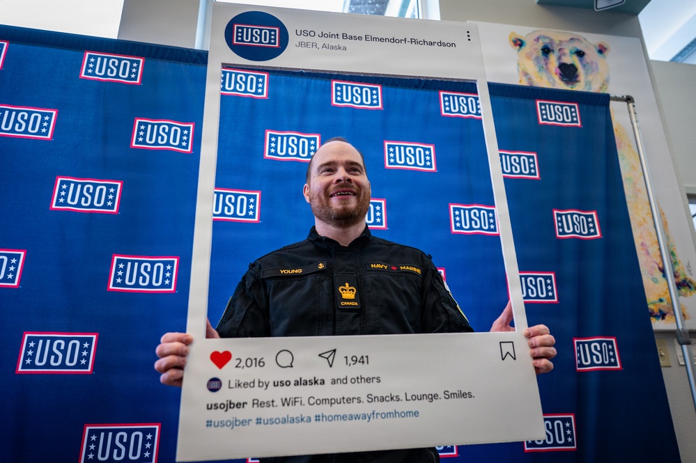 USO celebrates 10th anniversary on JBER