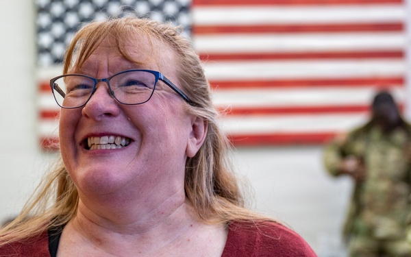 USO celebrates 10th anniversary on JBER