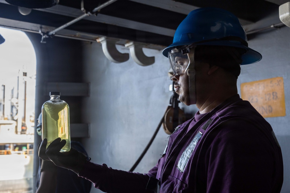 Abraham Lincoln Conducts Fueling-At-Sea with Henry J. Kaiser