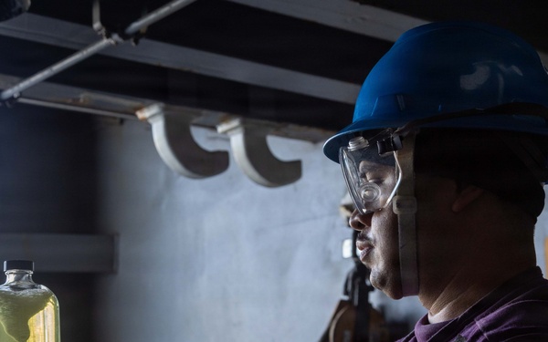 Abraham Lincoln Conducts Fueling-At-Sea with Henry J. Kaiser