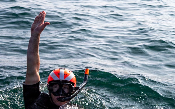 Abraham Lincoln Conducts Search-and-Rescue Training