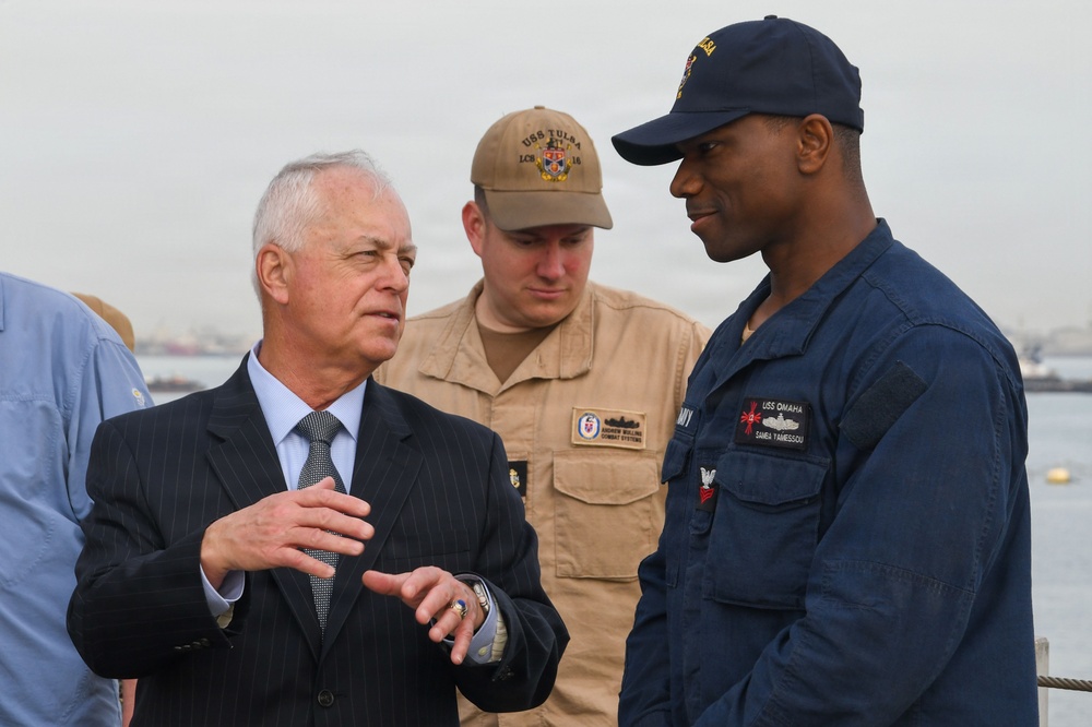 NSA Bahrain Hosts Distinguished Visitor Tour