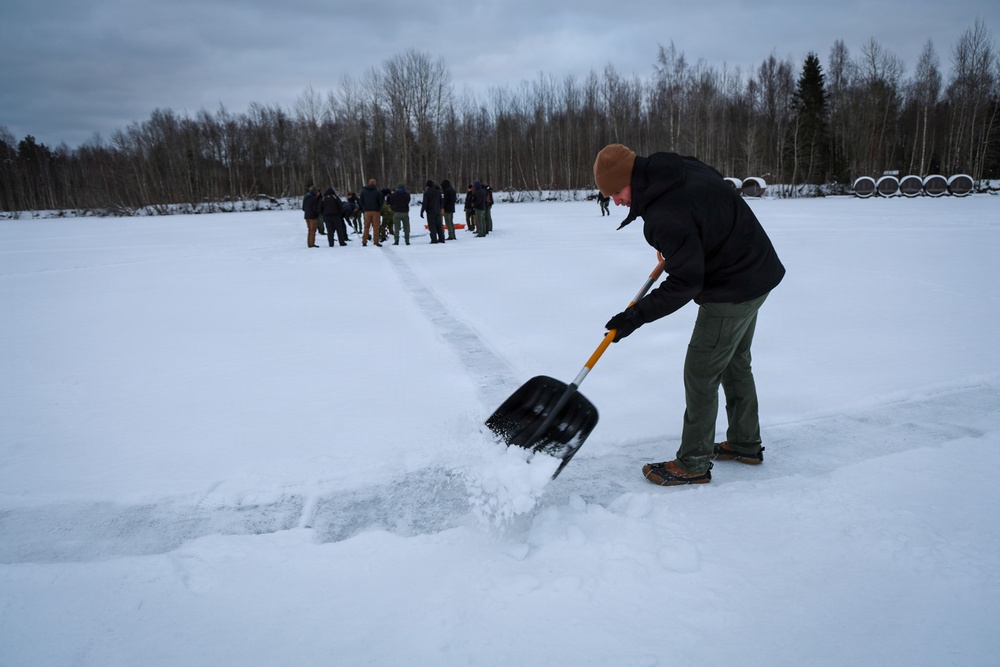Ice Diving Exercise Strengthens Baltic Maritime Readiness