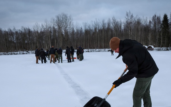 Ice Diving Exercise Strengthens Baltic Maritime Readiness