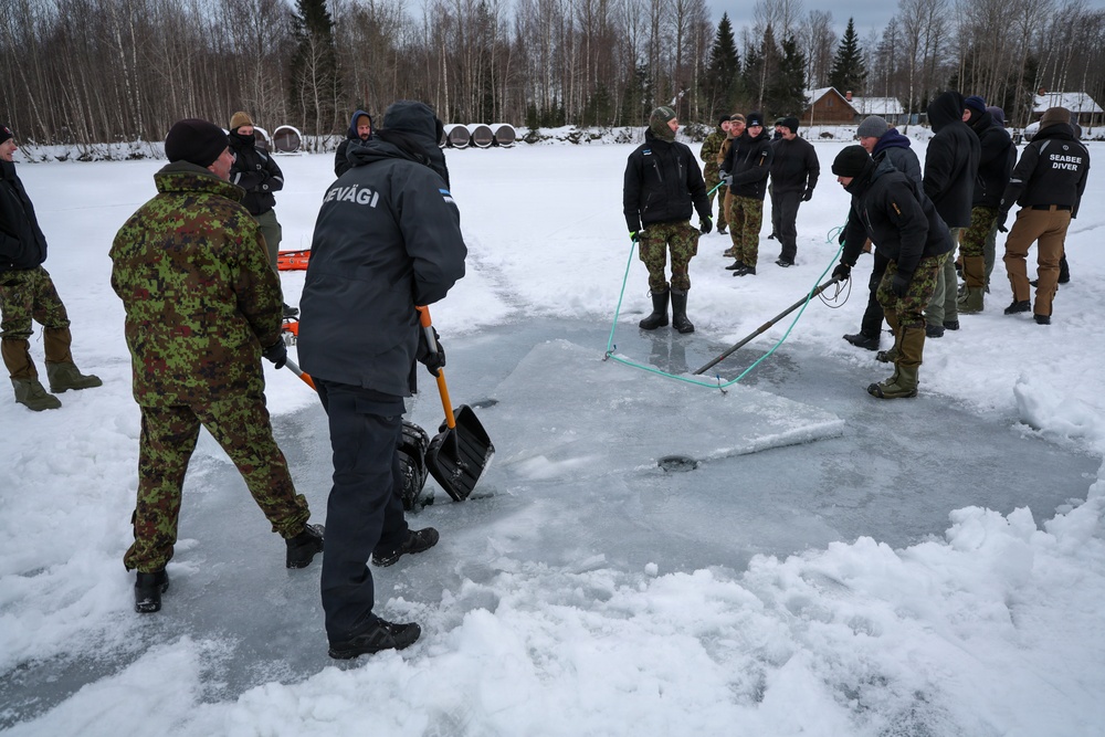 Ice Diving Exercise Strengthens Baltic Maritime Readiness