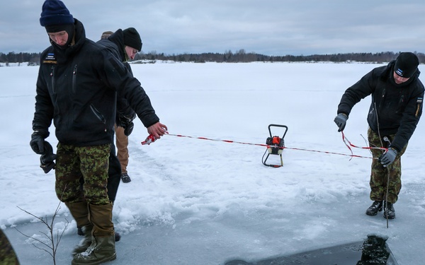 Ice Diving Exercise Strengthens Baltic Maritime Readiness