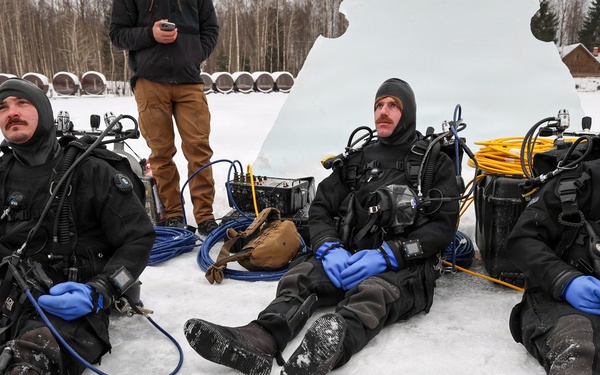 Ice Diving Exercise Strengthens Baltic Maritime Readiness