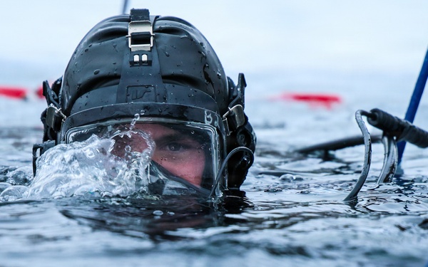 Ice Diving Exercise Strengthens Baltic Maritime Readiness