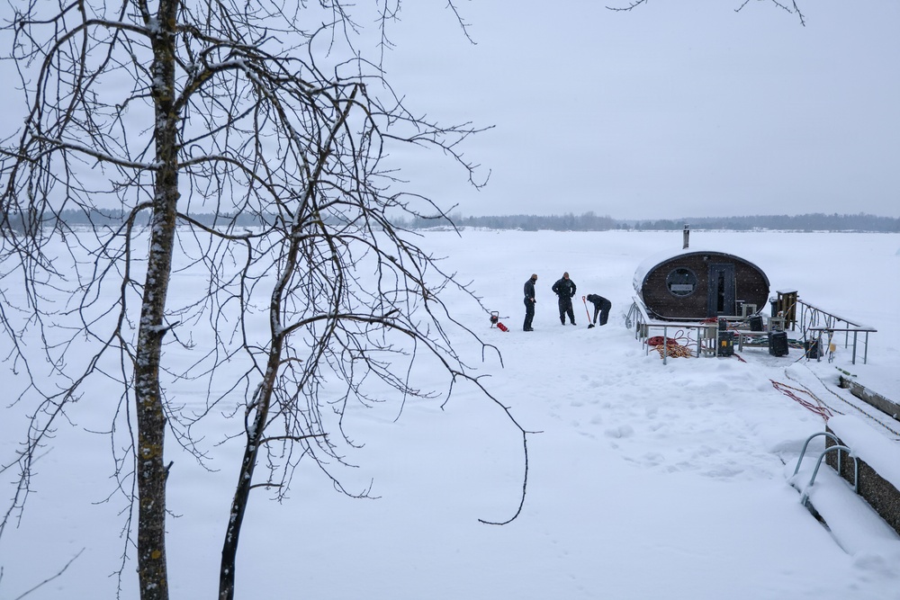 Ice Diving Exercise Strengthens Baltic Maritime Readiness