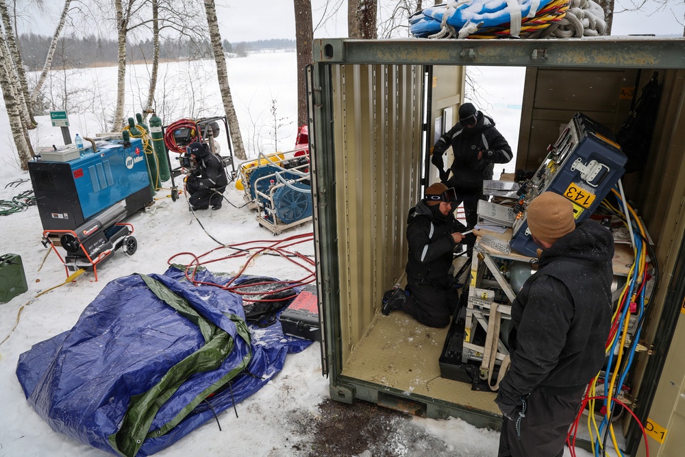 Ice Diving Exercise Strengthens Baltic Maritime Readiness