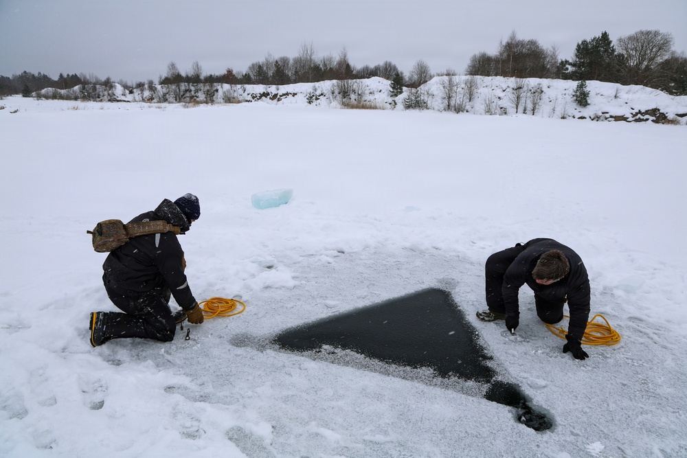 Ice Diving Exercise Strengthens Baltic Maritime Readiness