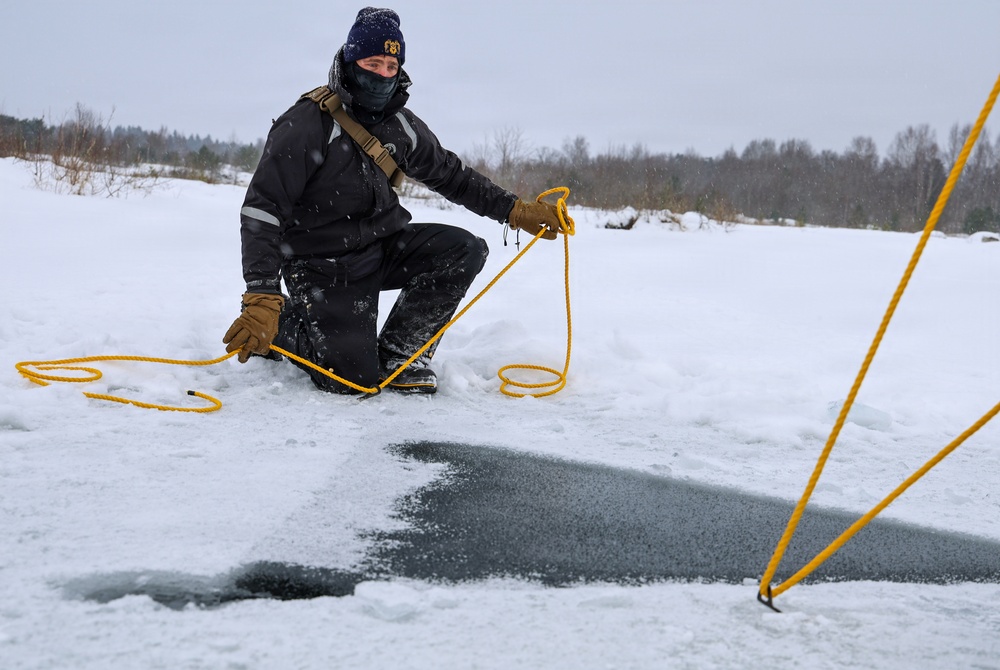 Ice Diving Exercise Strengthens Baltic Maritime Readiness