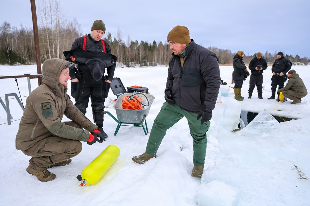 Ice Diving Exercise Strengthens Baltic Maritime Readiness