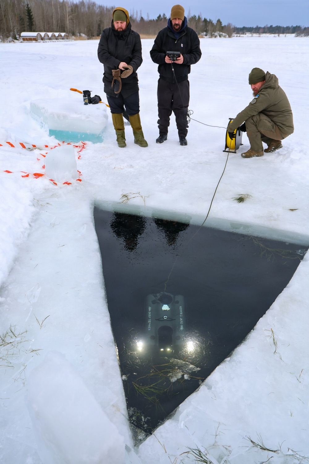 Ice Diving Exercise Strengthens Baltic Maritime Readiness