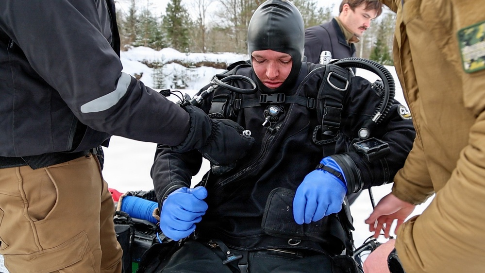 Ice Diving Exercise Strengthens Baltic Maritime Readiness