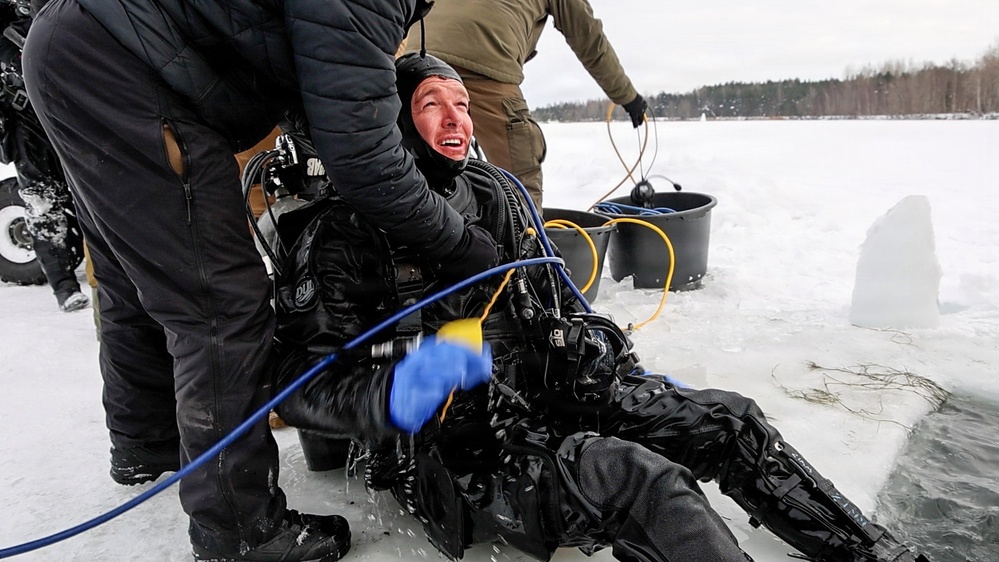 Ice Diving Exercise Strengthens Baltic Maritime Readiness