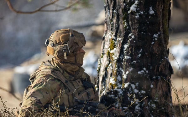 U.S. Soldiers Maneuvers through Attack during Combined Resolve 26-05