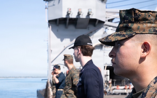 U.S. Marines, Sailors aboard USS Ashland Man the Rails at Joint Base Pearl Harbor-Hickam