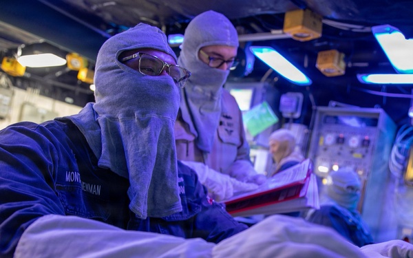 USS Mitscher (DDG 57) conduct general quarters drill