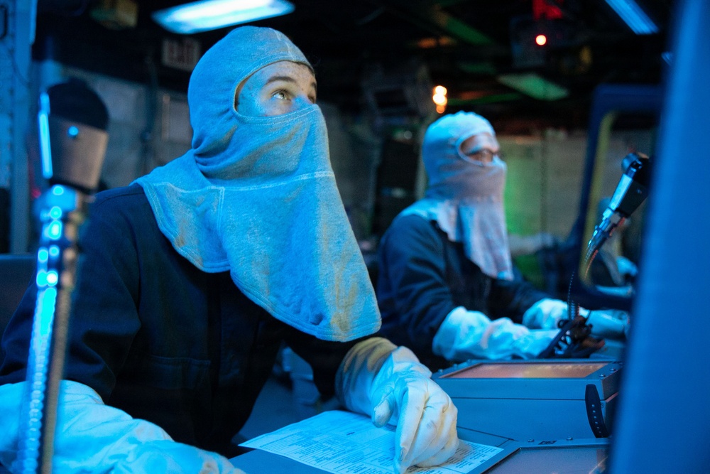 USS Mitscher (DDG 57) conducts general quarters drill