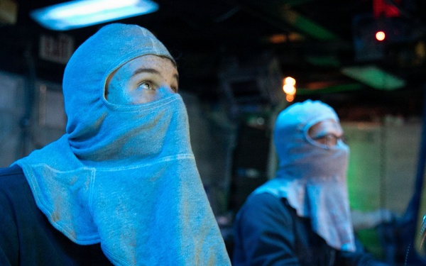 USS Mitscher (DDG 57) conducts general quarters drill