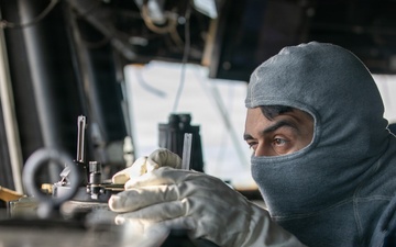 USS Mitscher (DDG 57) conducts general quarters drill