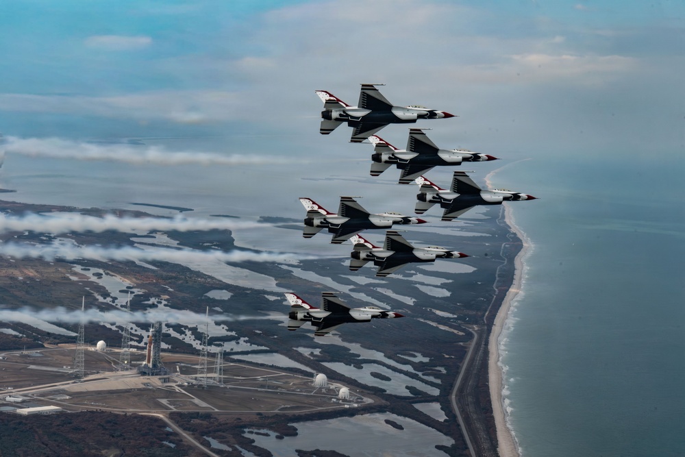 Thunderbirds, Artemis II Celebrate America 250 with Flyover