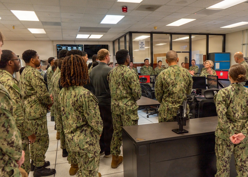 Commander U.S. Fleet Cyber Command, Navy Space Command, U.S. 10th Fleet Visits NCTS San Diego