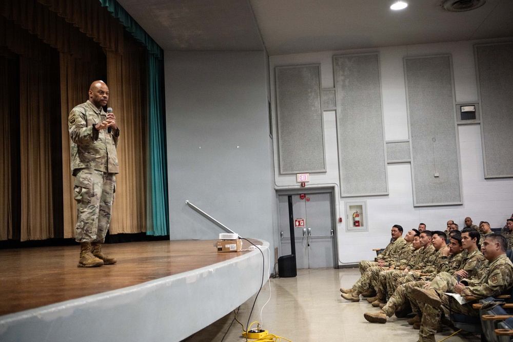 4th Air Force command chief mentors 624th RSG Reserve Airmen