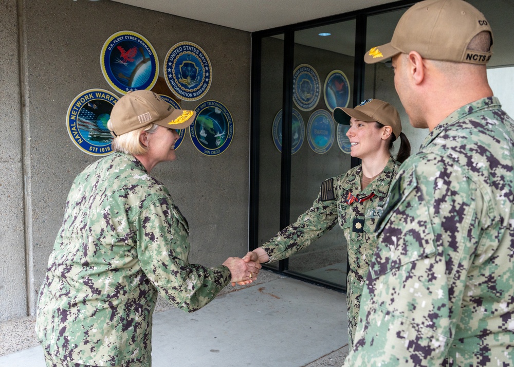 Commander U.S. Fleet Cyber Command, Navy Space Command, U.S. 10th Fleet Visits NCTS San Diego