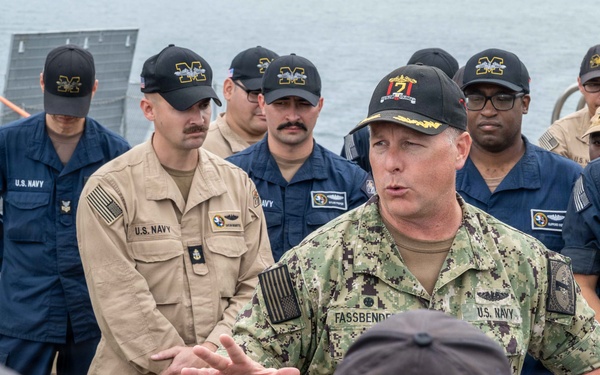 CSS7 Commodore Visits USS Missouri